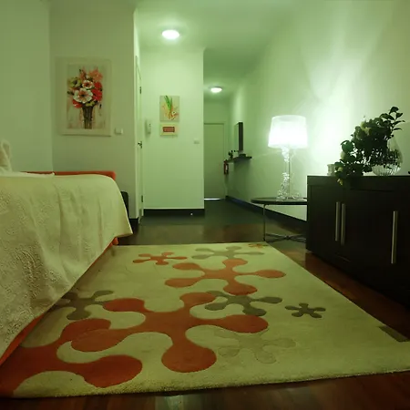 ゲストハウス Azores - Ana's Place 3*